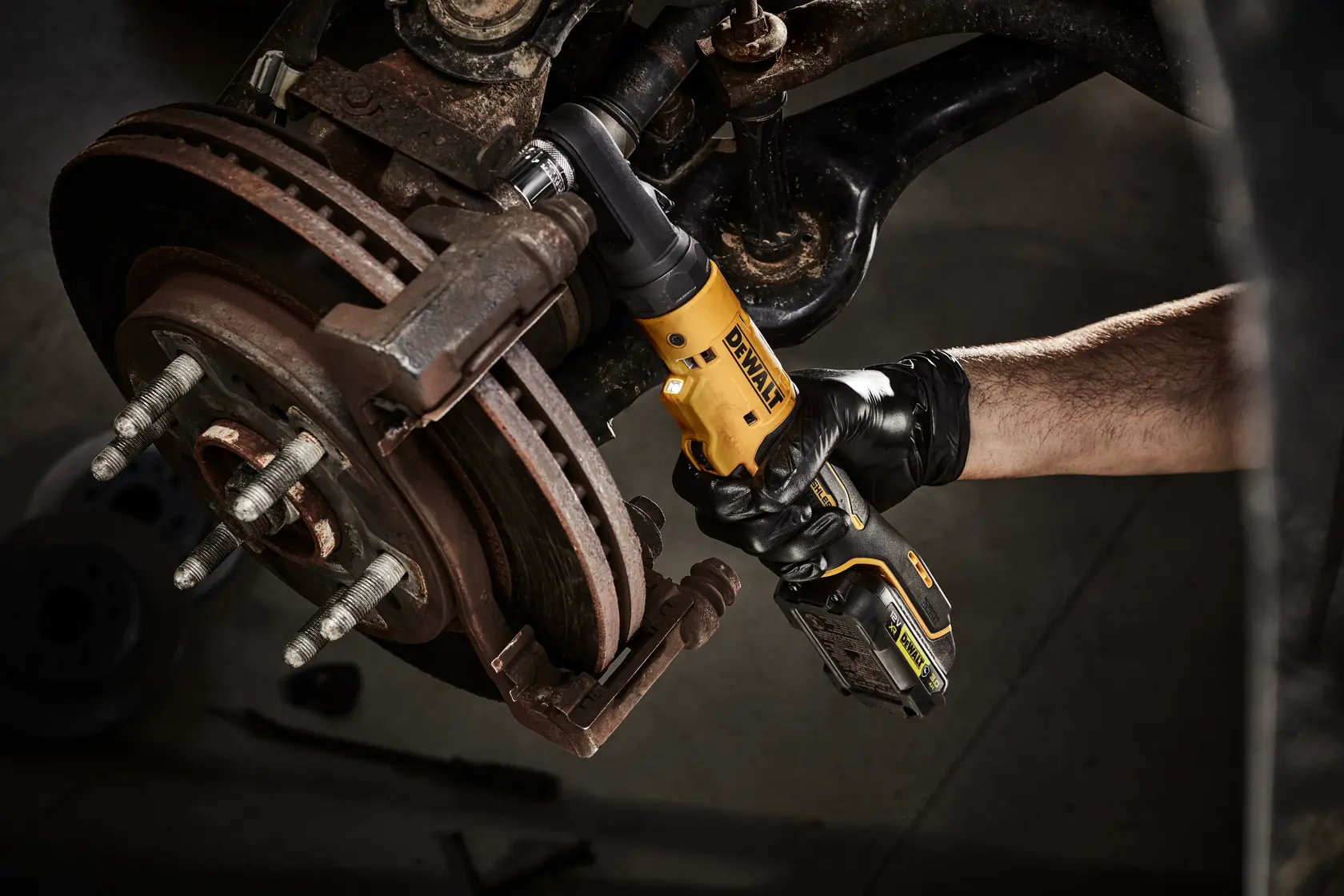 12V XR ráčna 3/8" a 1/4"s utěsněnou hlavou a bezuhlíkovým motorem - 2 x kompaktní akumulátor POWERSTACK G-Class Compact