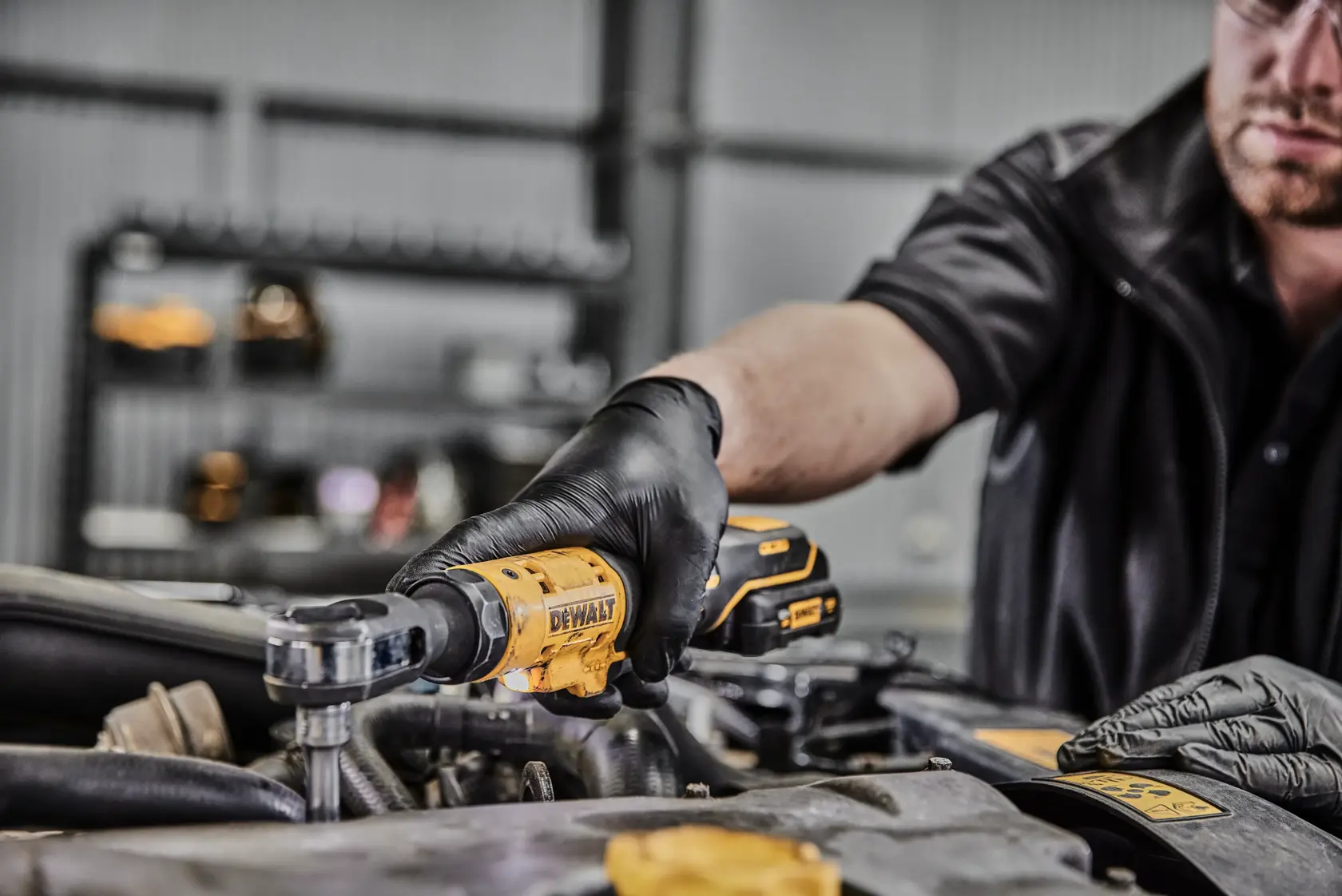 12V XR ráčna 3/8 s bezuhlíkovým motorem - 1 X 3Ah akumulátor GFN