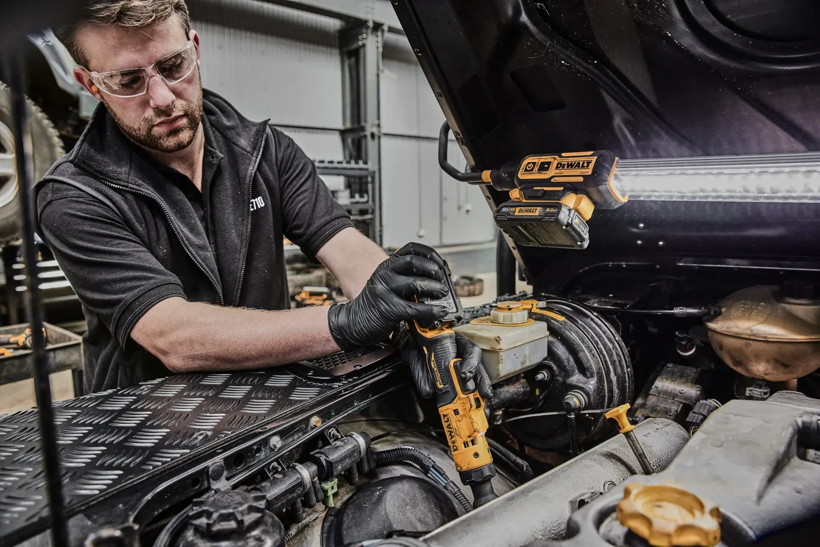 12V XR ráčna 3/8 s bezuhlíkovým motorem - 1 X 3Ah akumulátor GFN