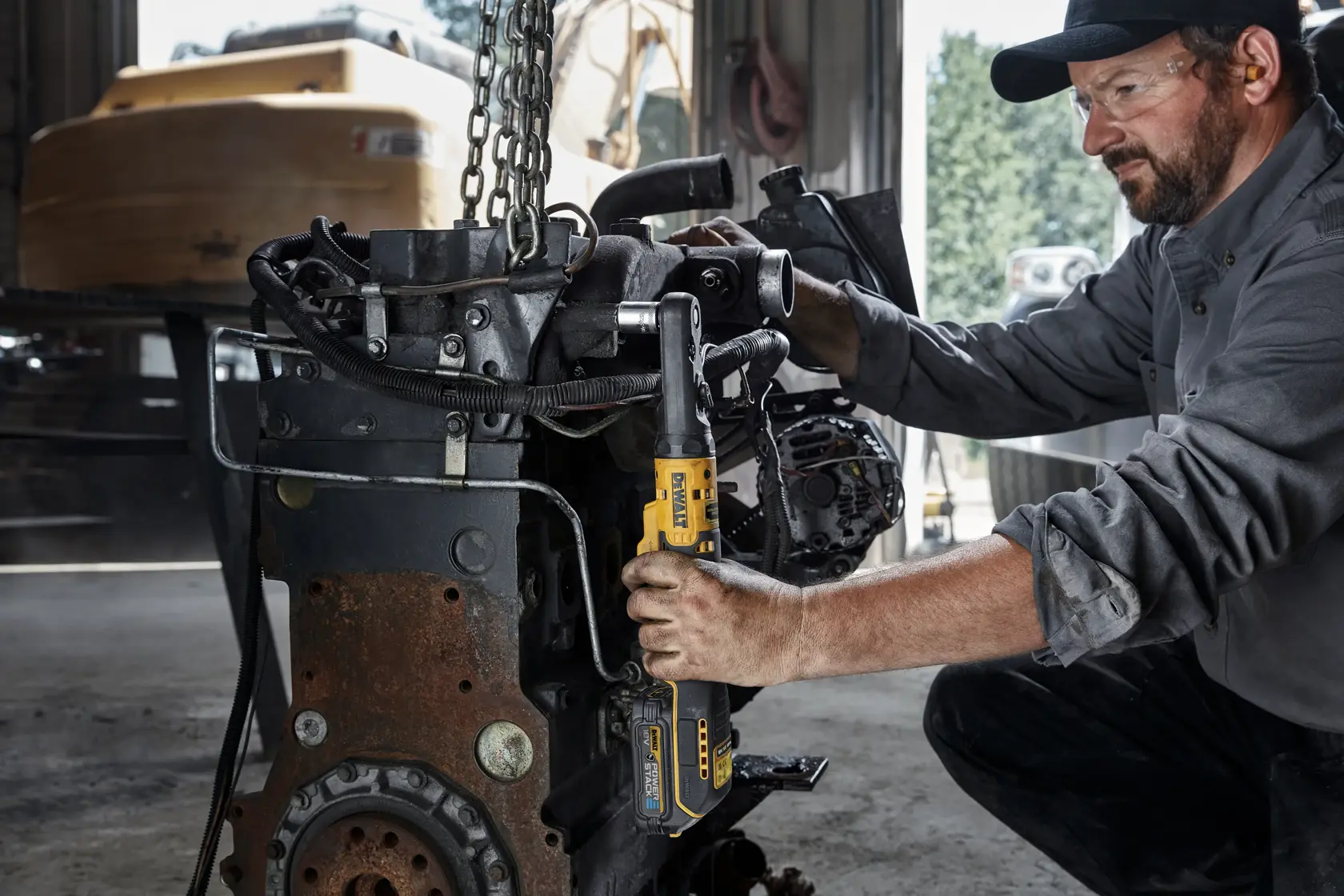 18V XR ráčna 3/8" a 1/2" s utěsněnou hlavou a bezuhlíkovým motorem - 2 x akumulátor POWERSTACK G-Class Compact