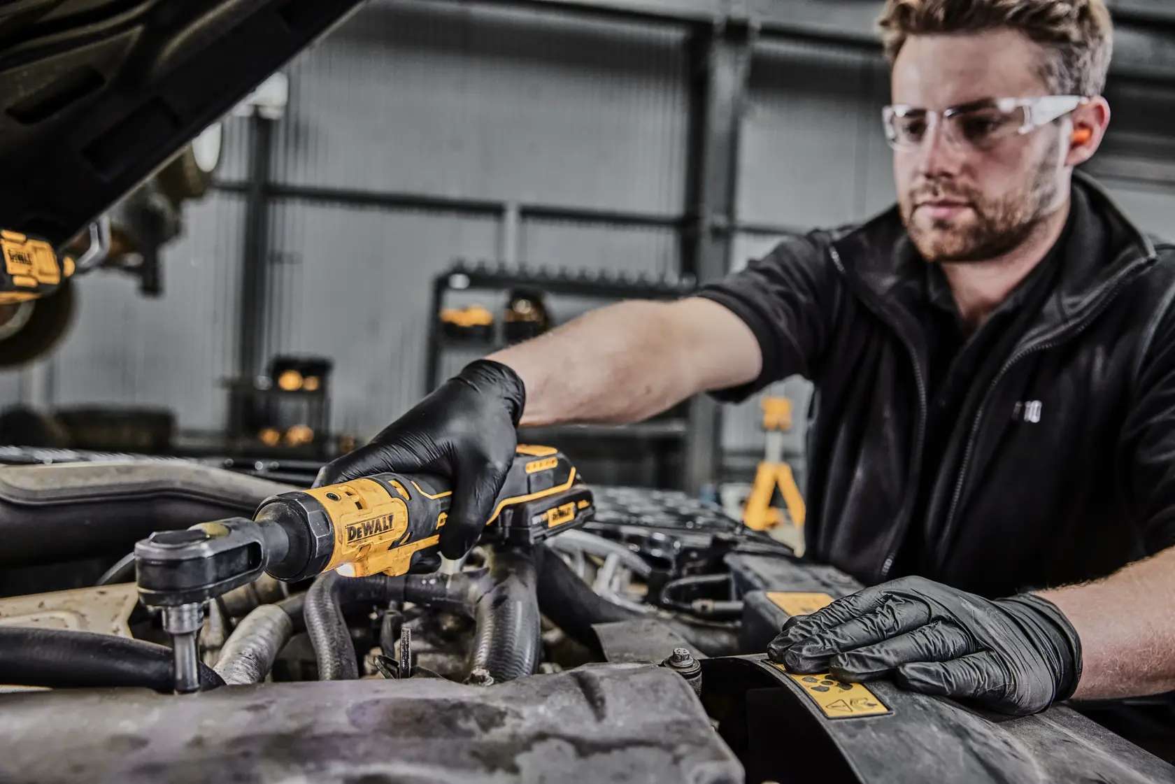 18V XR® 3/8" ráčna s otevřenou hlavou a bezuhlíkovým motorem (pouze nářadí)
