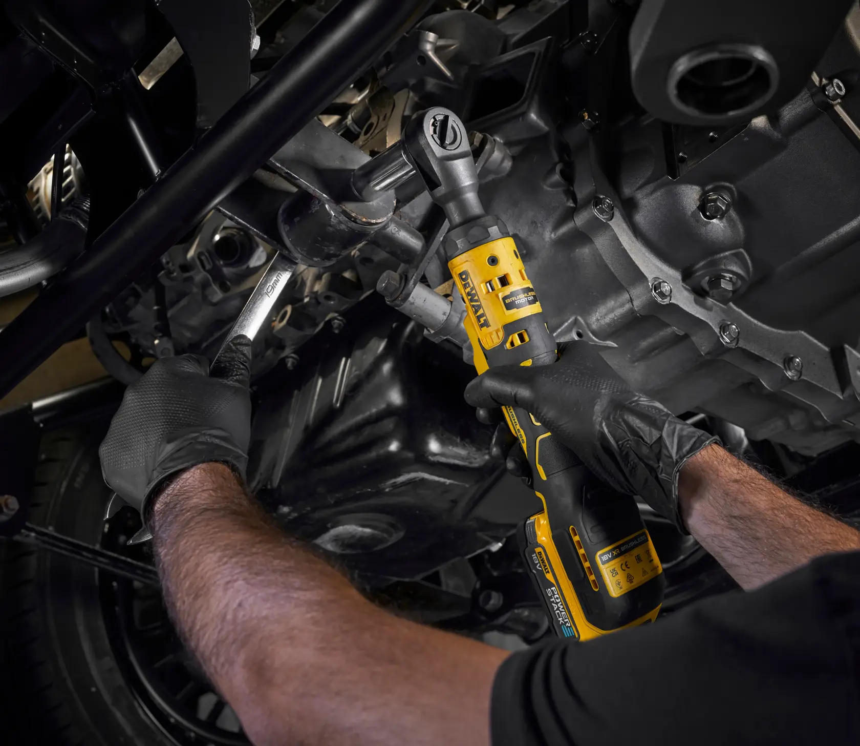 18V XR® 3/8" ráčna s otevřenou hlavou a bezuhlíkovým motorem (pouze nářadí)