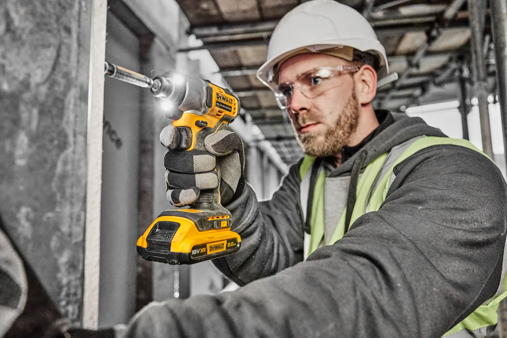 18V XR® rázový šroubovák s bezuhlíkovým motorem - 2x 2Ah