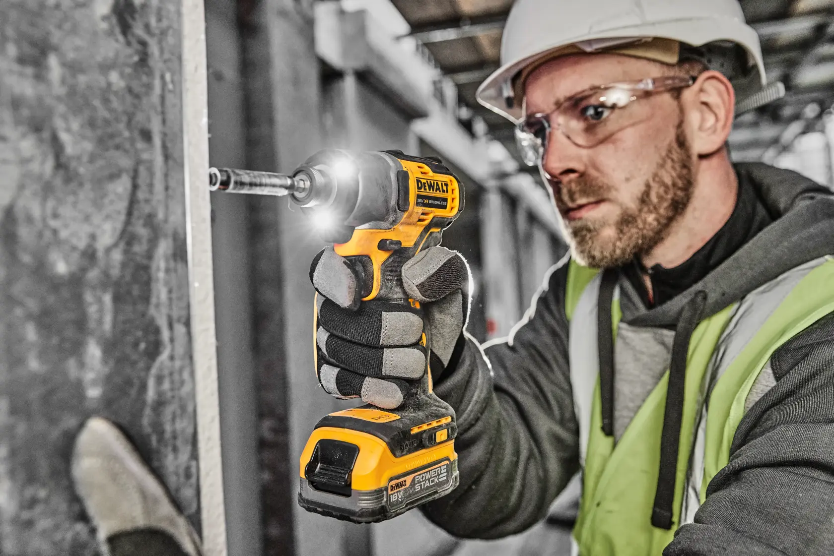 18V XR® rázový šroubovák s bezuhlíkovým motorem - 1x 1,7Ah akumulátor POWERSTACK