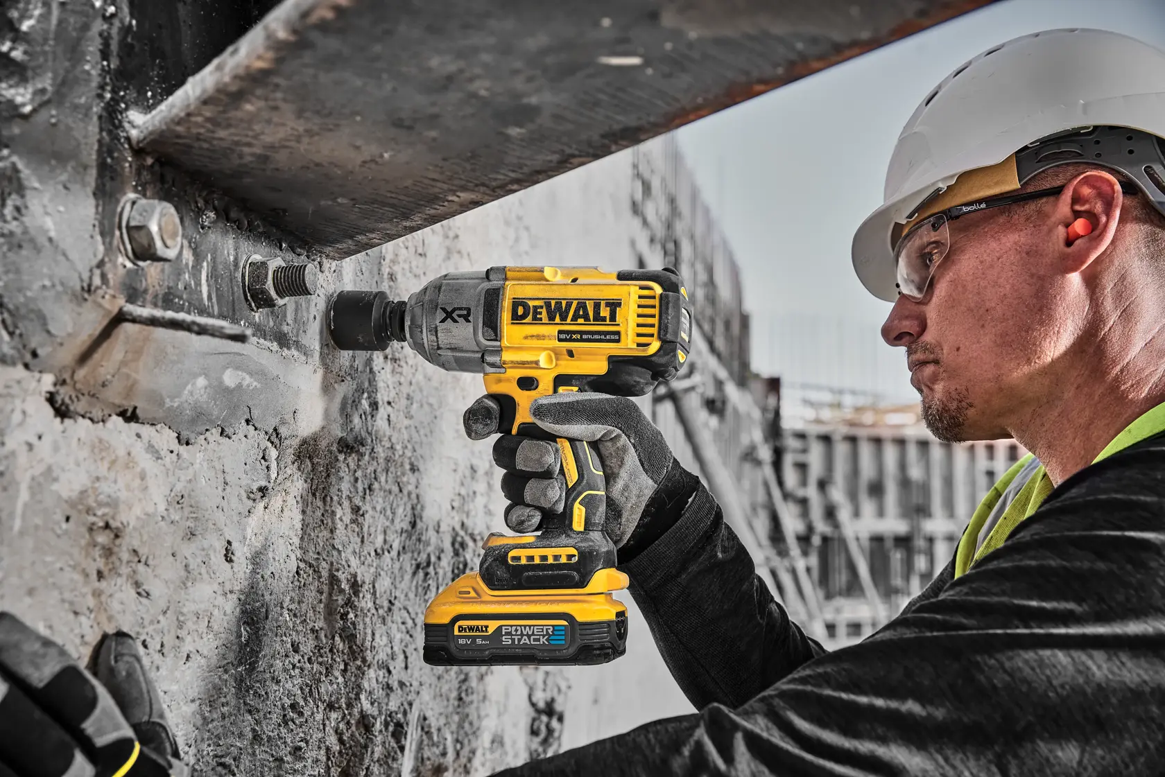 18V XR Bezuhlíkový 1/2" rázový utahovák s vysokým momentem 2x5Ah Powerstack baterie v TSTAK