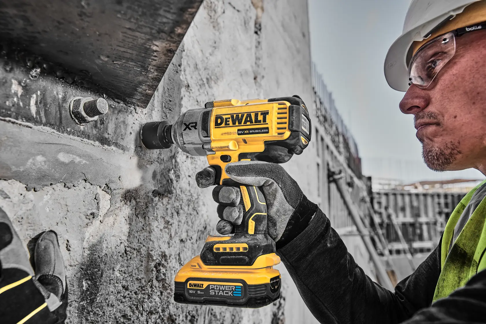 18V XR Bezuhlíkový 1/2" rázový utahovák s vysokým momentem 2x5Ah Powerstack baterie v TSTAK