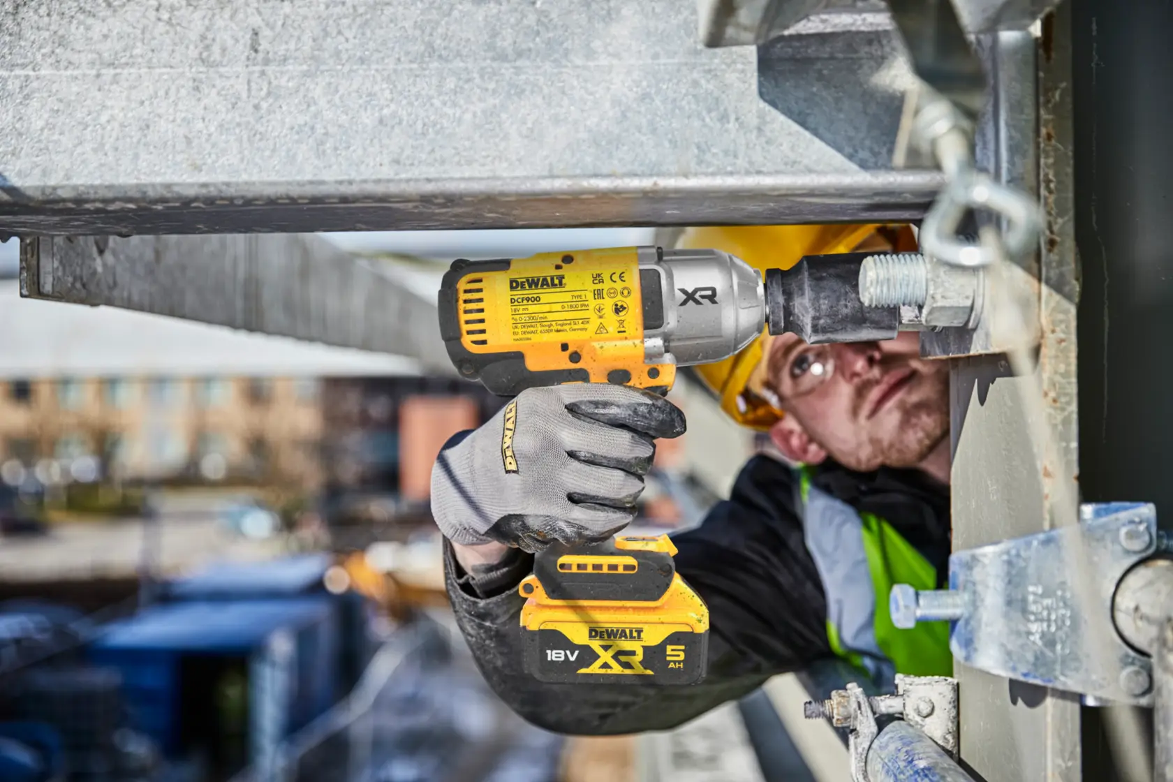 18V XR® 1/2" rázový utahovák s vysokým utahovacím momentem, bezuhlíkovým motorem a pojistným kroužkem - 2x 5Ah akumulátor