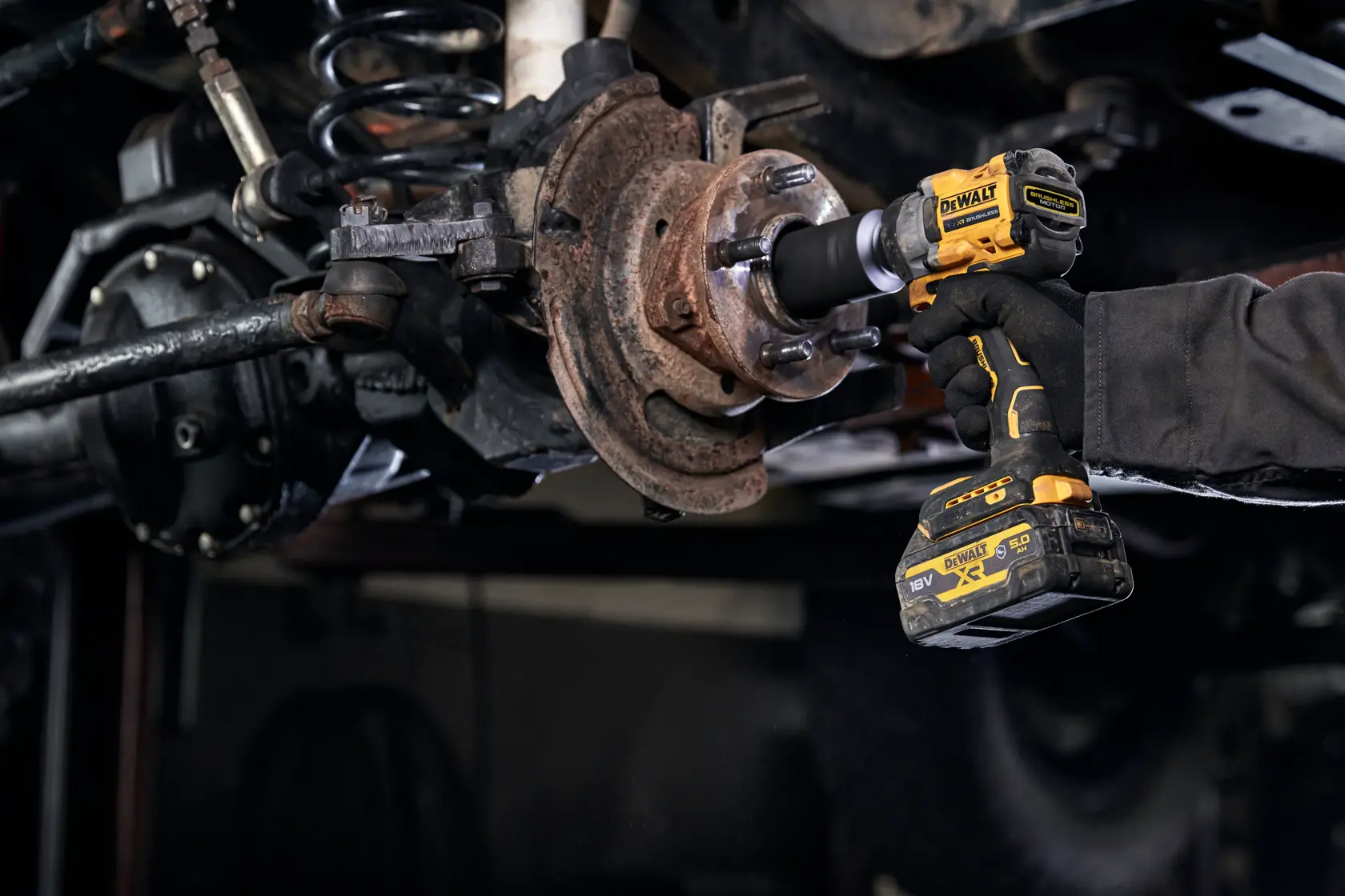 18V XR® 3/8" kompaktní rázový utahovák s bezuhlíkovým motorem a pojistným kroužkem - 2x 5Ah akumulátor