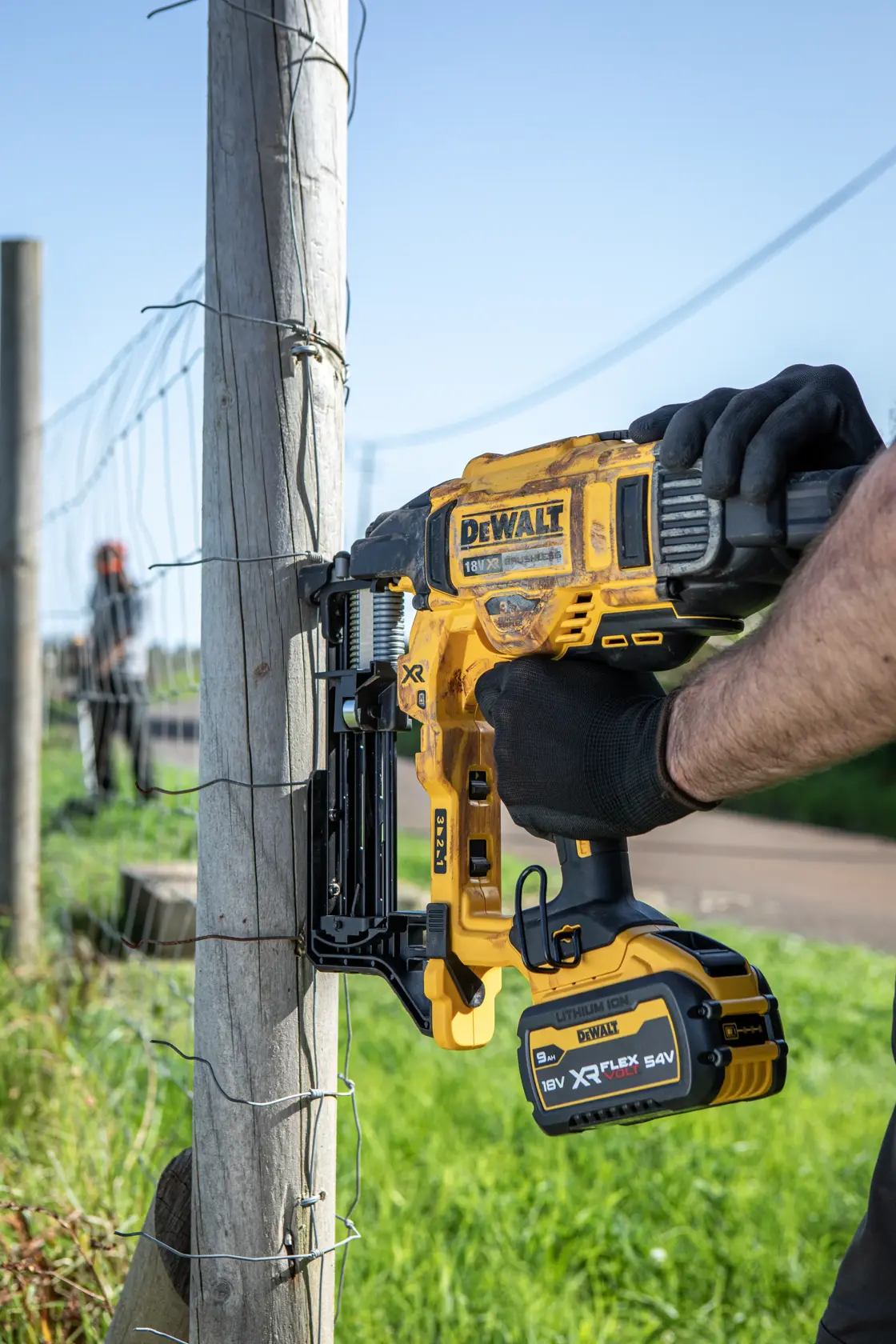 Sponkovačka na oplocení 18 V XR s bezuhlíkovým motorem - 2 × 5 Ah