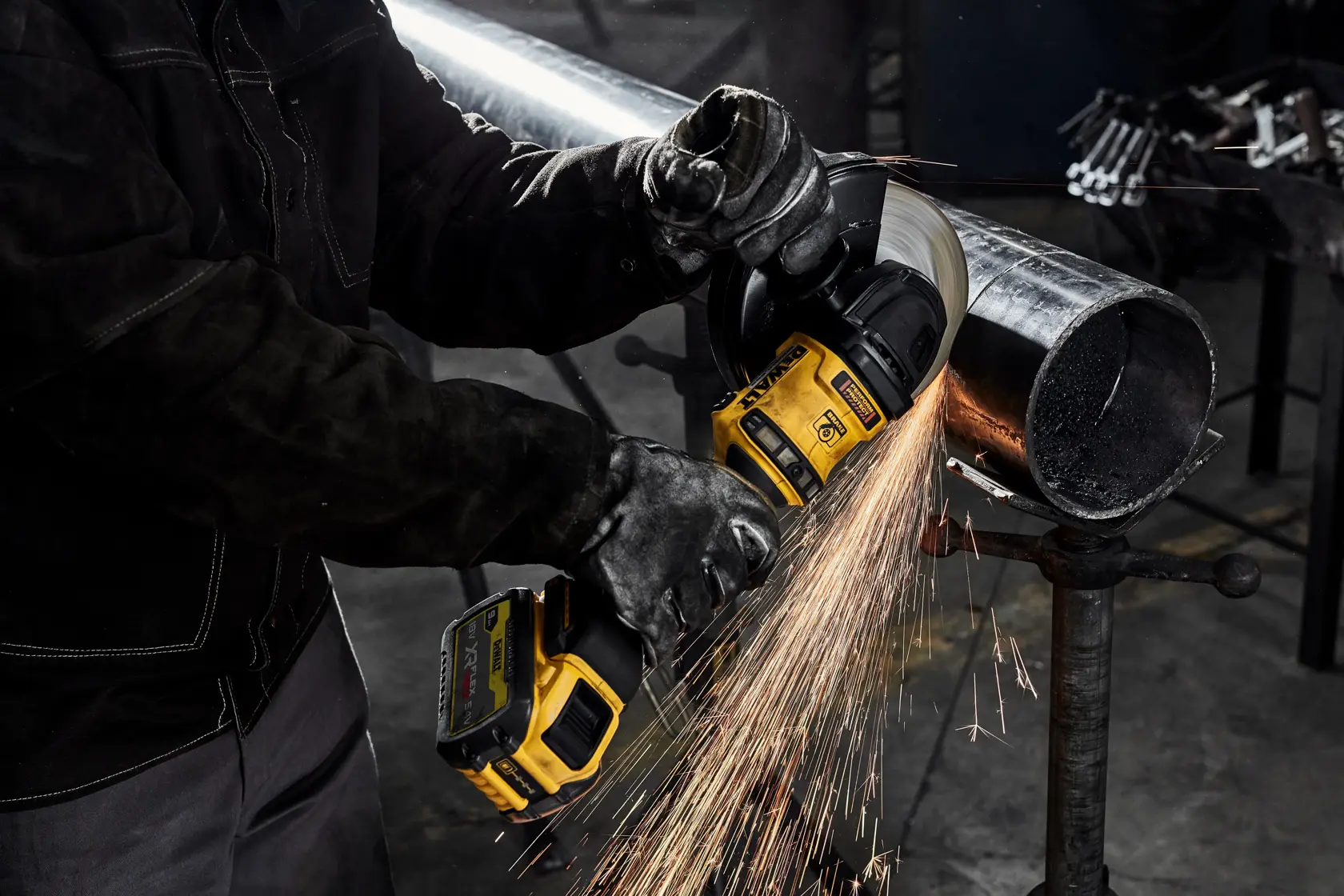 54V XR® FLEXVOLT® 180mm úhlová bruska s boční rukojetí (pouze nářadí)