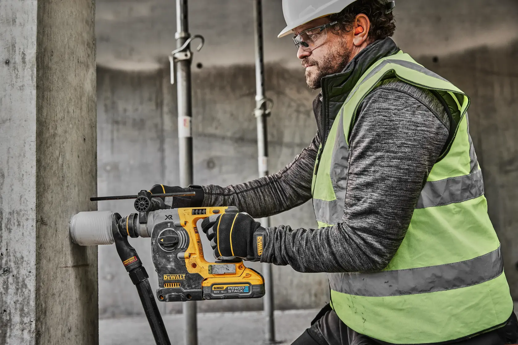 Vrtací kladivo SDS-Plus, 24 mm, 18V XR s bezuhlíkovým motorem - 2 X akumulátor POWERSTACK s kapacitou 5 Ah