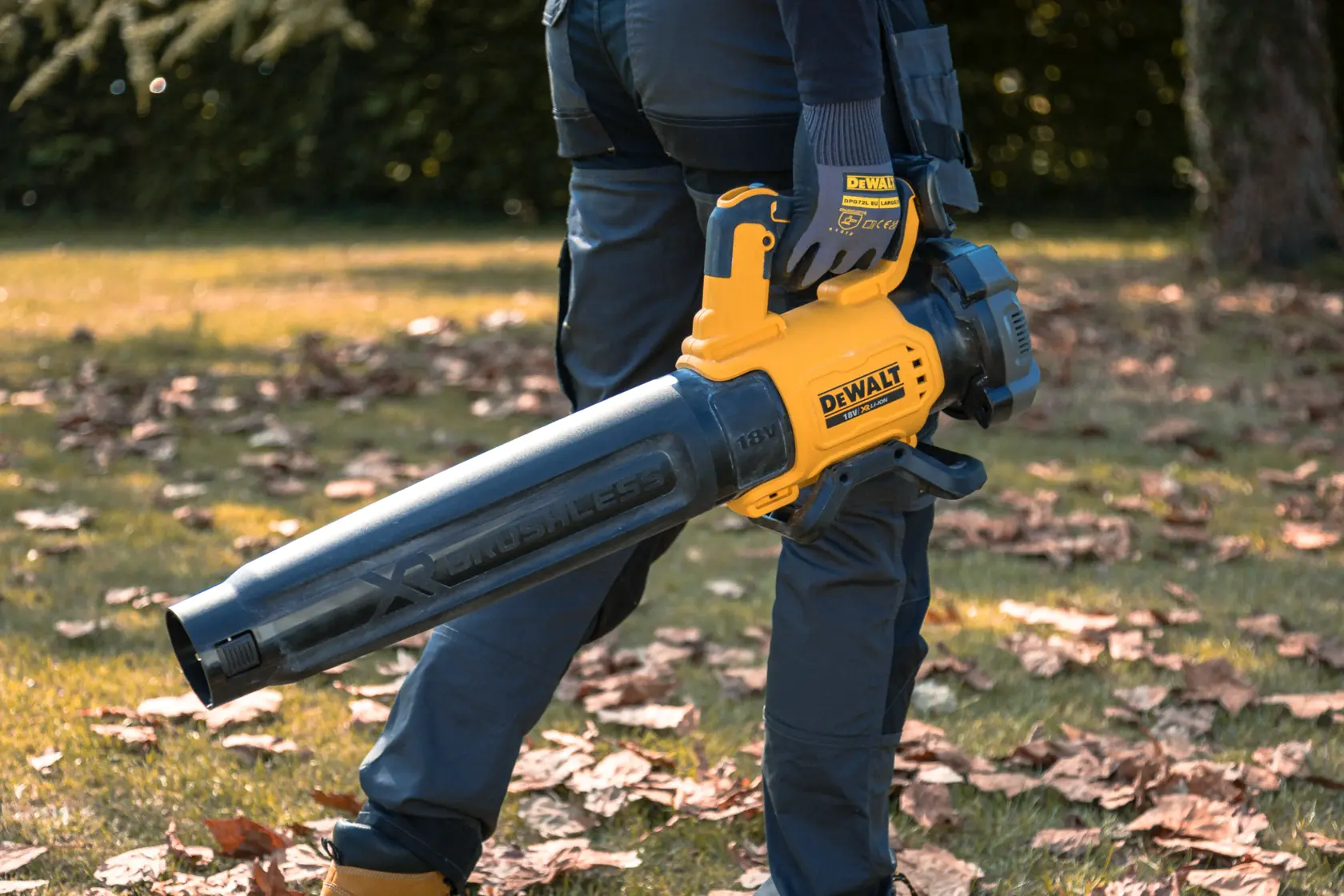 18V XR® fukar s bezuhlíkovým motorem - 1x 5Ah