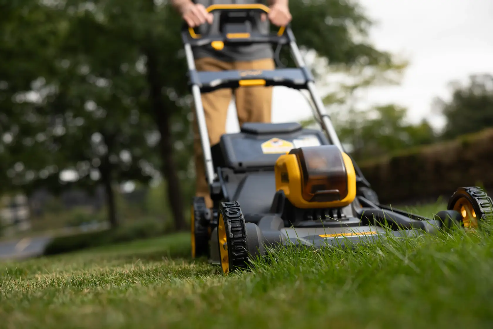 Sekačka na trávu bez pojezdu, 54v XR FLEXVOLT - pouze nářadí