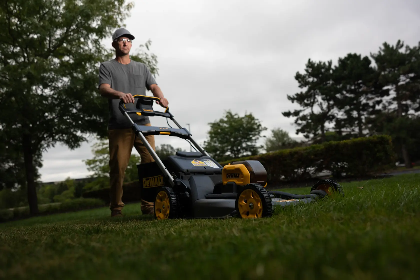 Sekačka na trávu bez pojezdu, 54v XR FLEXVOLT - pouze nářadí