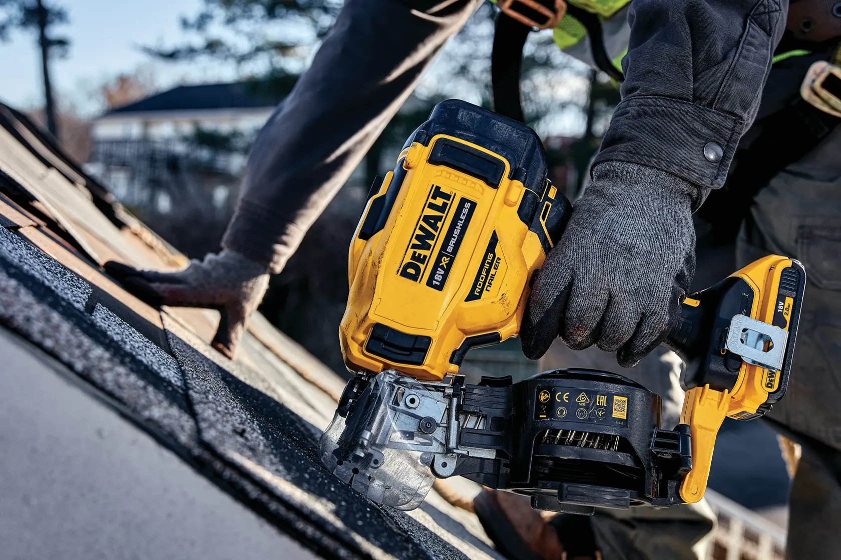 18V XR® akumulátorová pokrývačská hřebíkovačka (2x 2Ah)