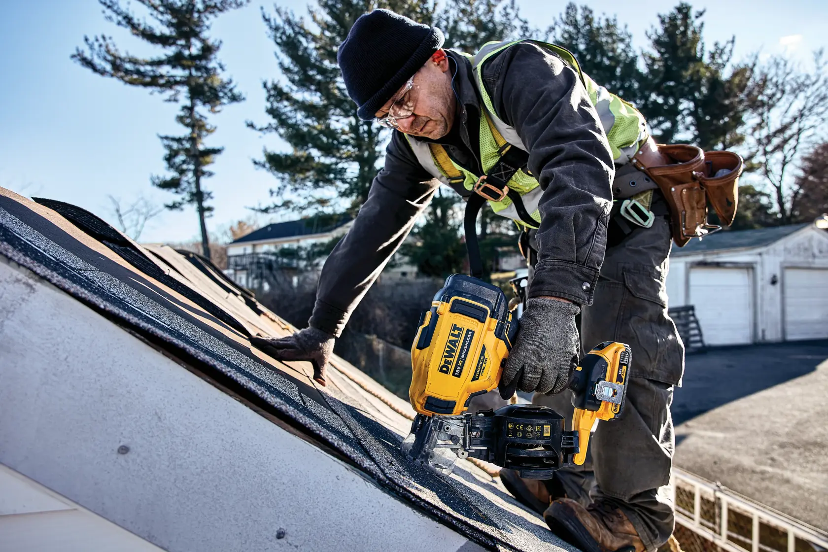 18V XR® akumulátorová pokrývačská hřebíkovačka (2x 2Ah)