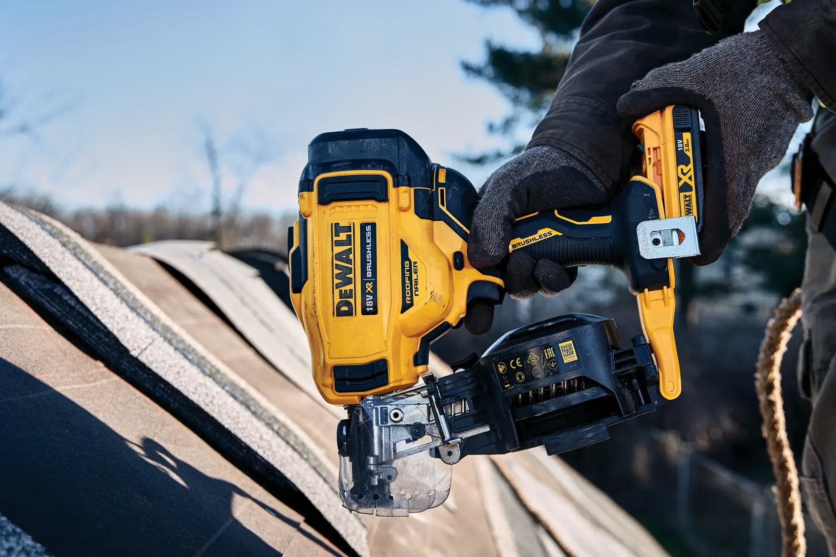 18V XR® akumulátorová pokrývačská hřebíkovačka (2x 2Ah)