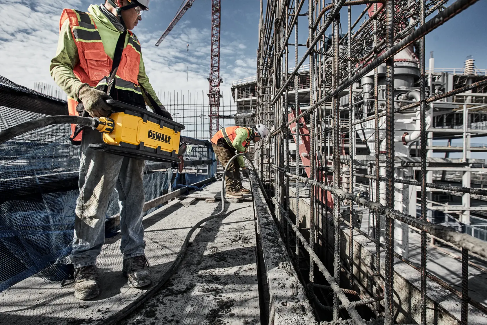 DEWALT POWERSHIFT Vibrátor na beton