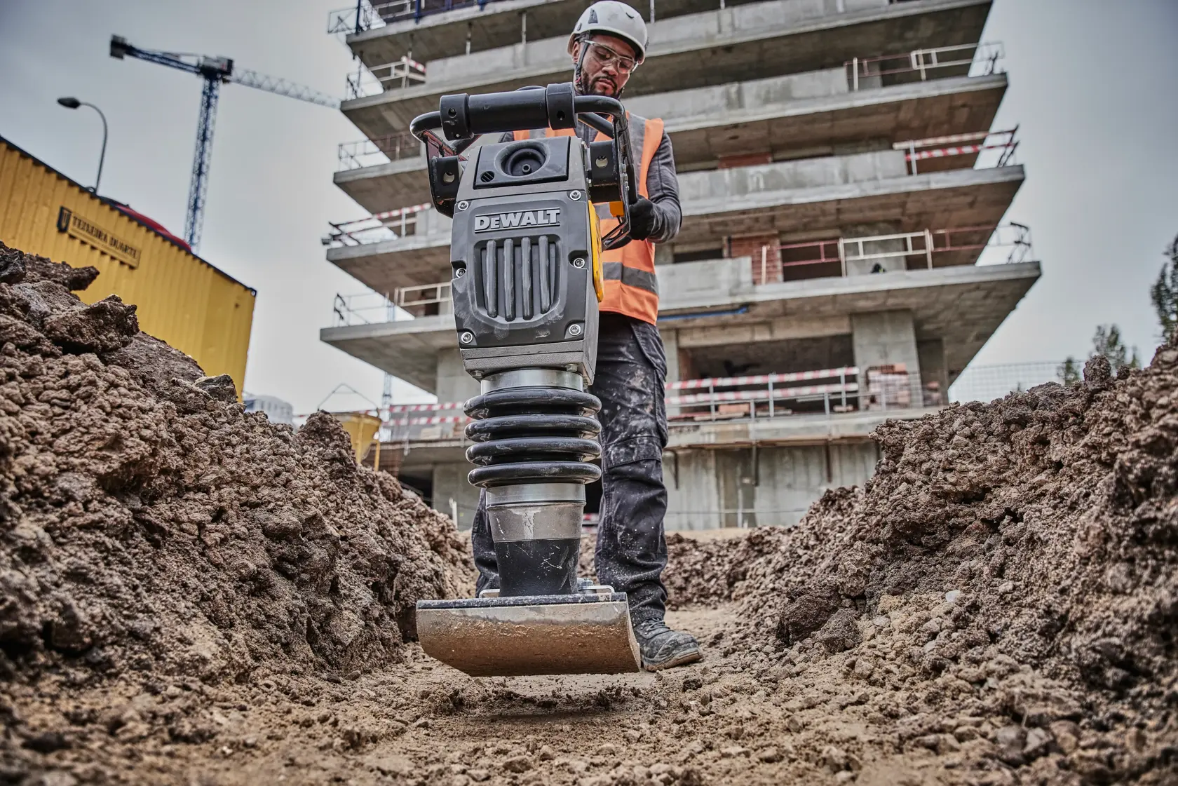 DEWALT POWERSHIFT ZHUTŇOVACÍ PĚCH