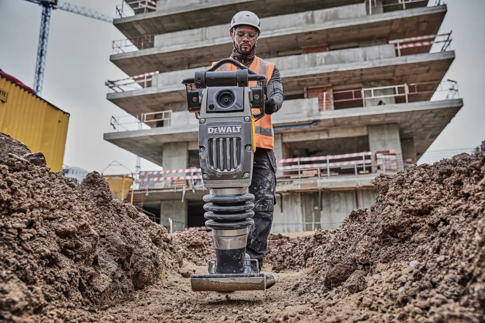 DEWALT POWERSHIFT ZHUTŇOVACÍ PĚCH