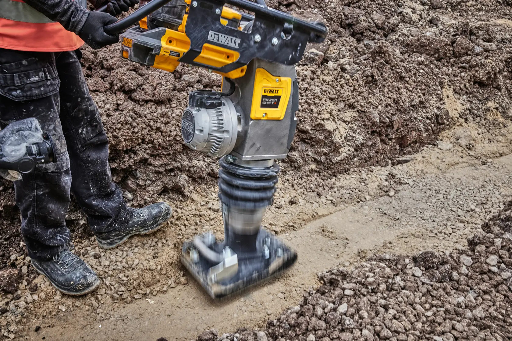 DEWALT POWERSHIFT ZHUTŇOVACÍ PĚCH