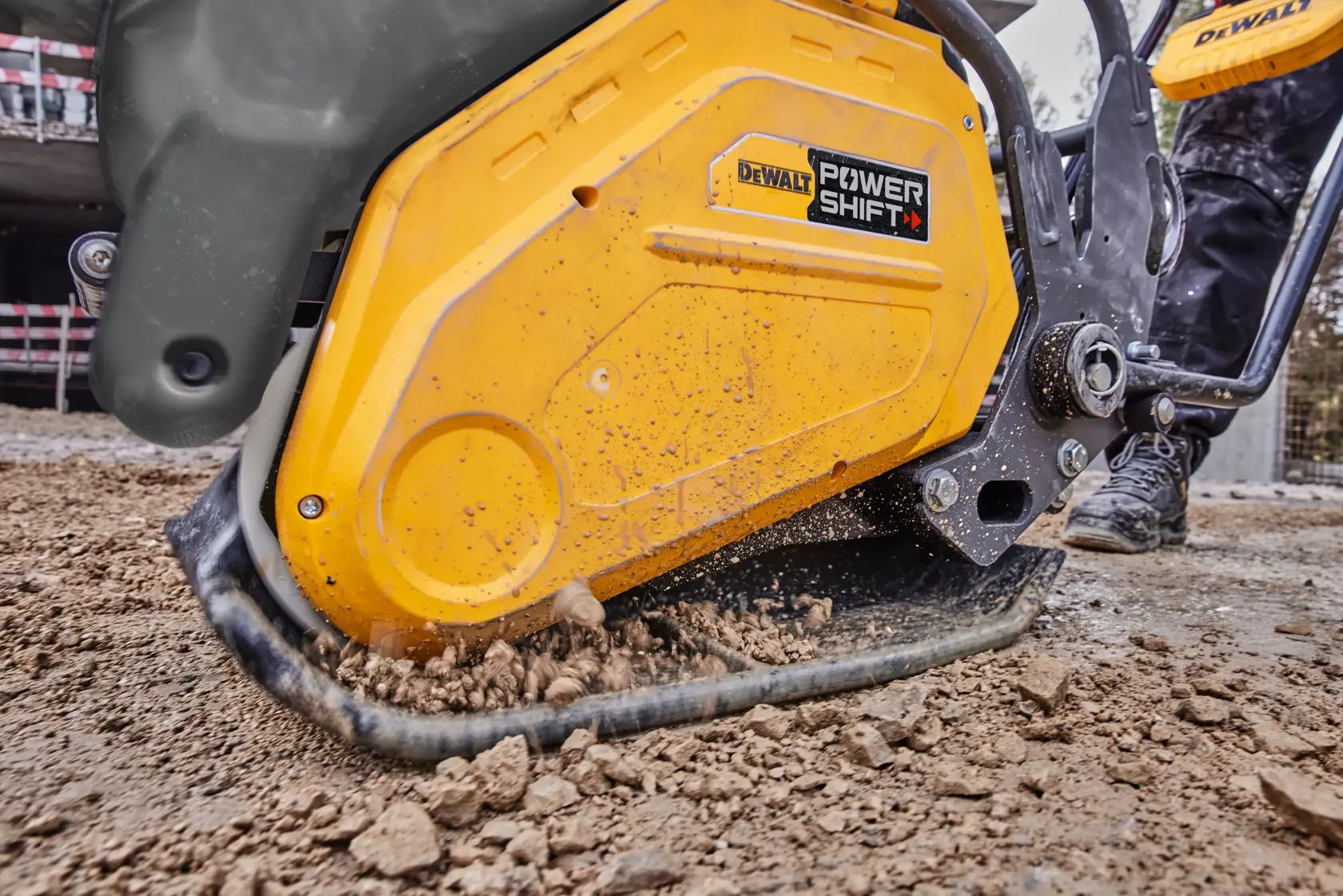DEWALT POWERSHIFT ZHUTŇOVACÍ VIBRAČNÍ DESKA
