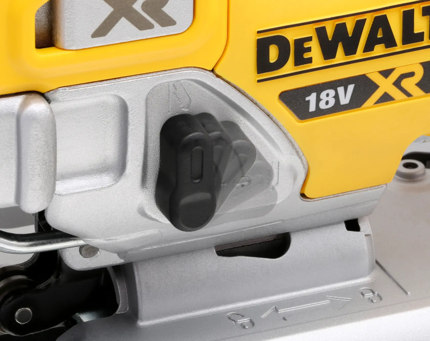 Přímočará pila 18 V XR s bezuhlíkovým motorem - 2 × 5 Ah