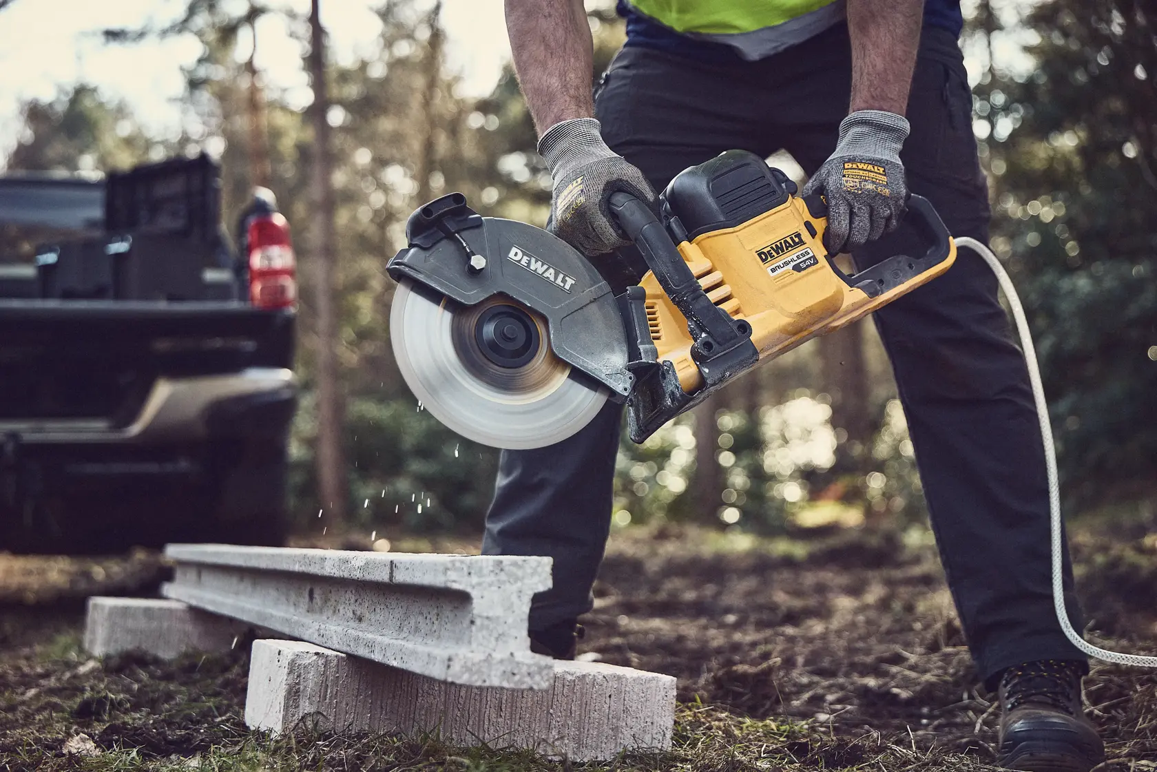 54V XR® 230mm rozbrušovací pila FLEXVOLT®