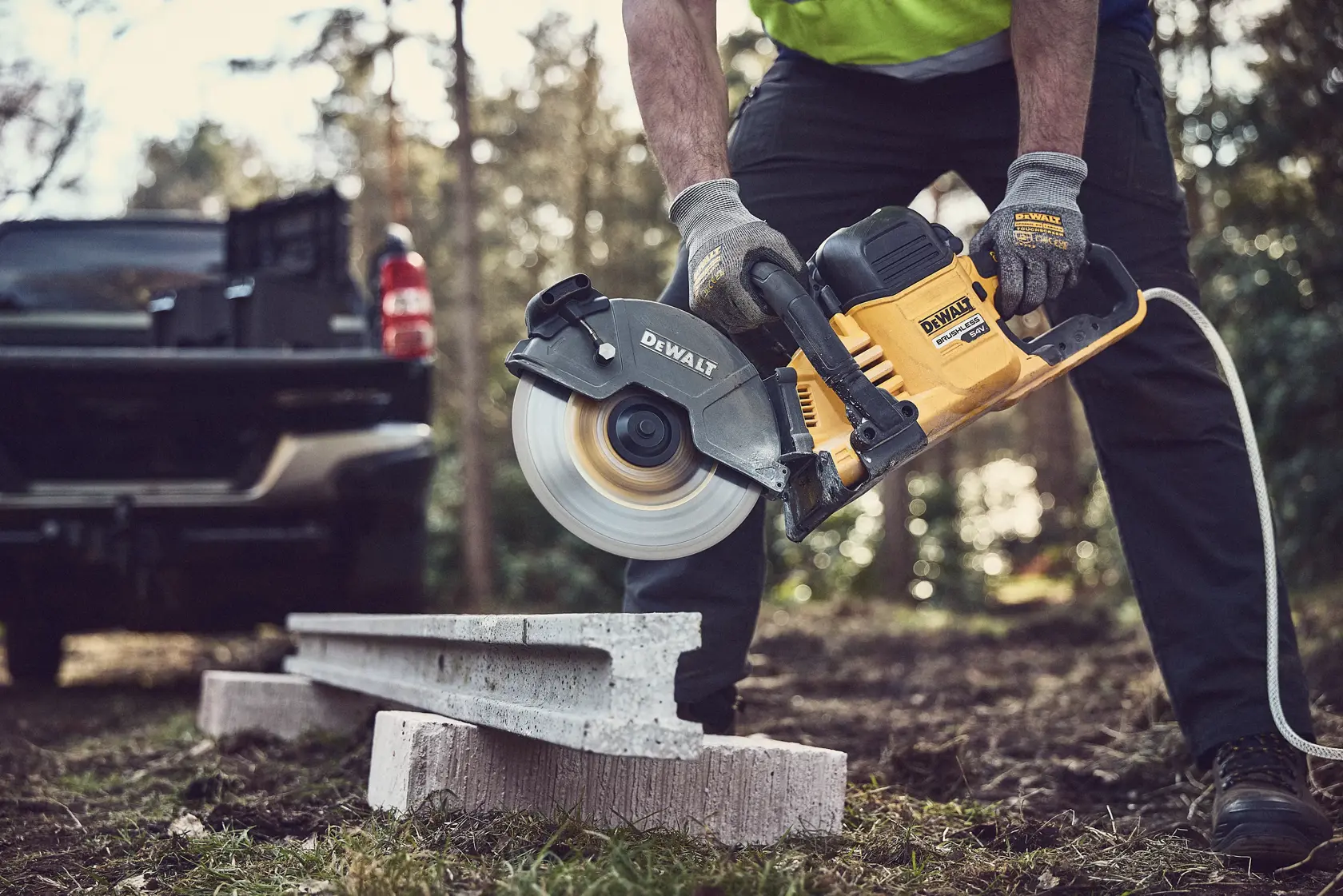 54V XR® 230mm rozbrušovací pila FLEXVOLT®
