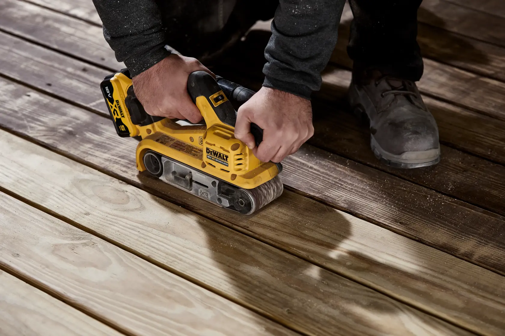 18V XR® pásová bruska s bezuhlíkovým motorem - 2x 5Ah