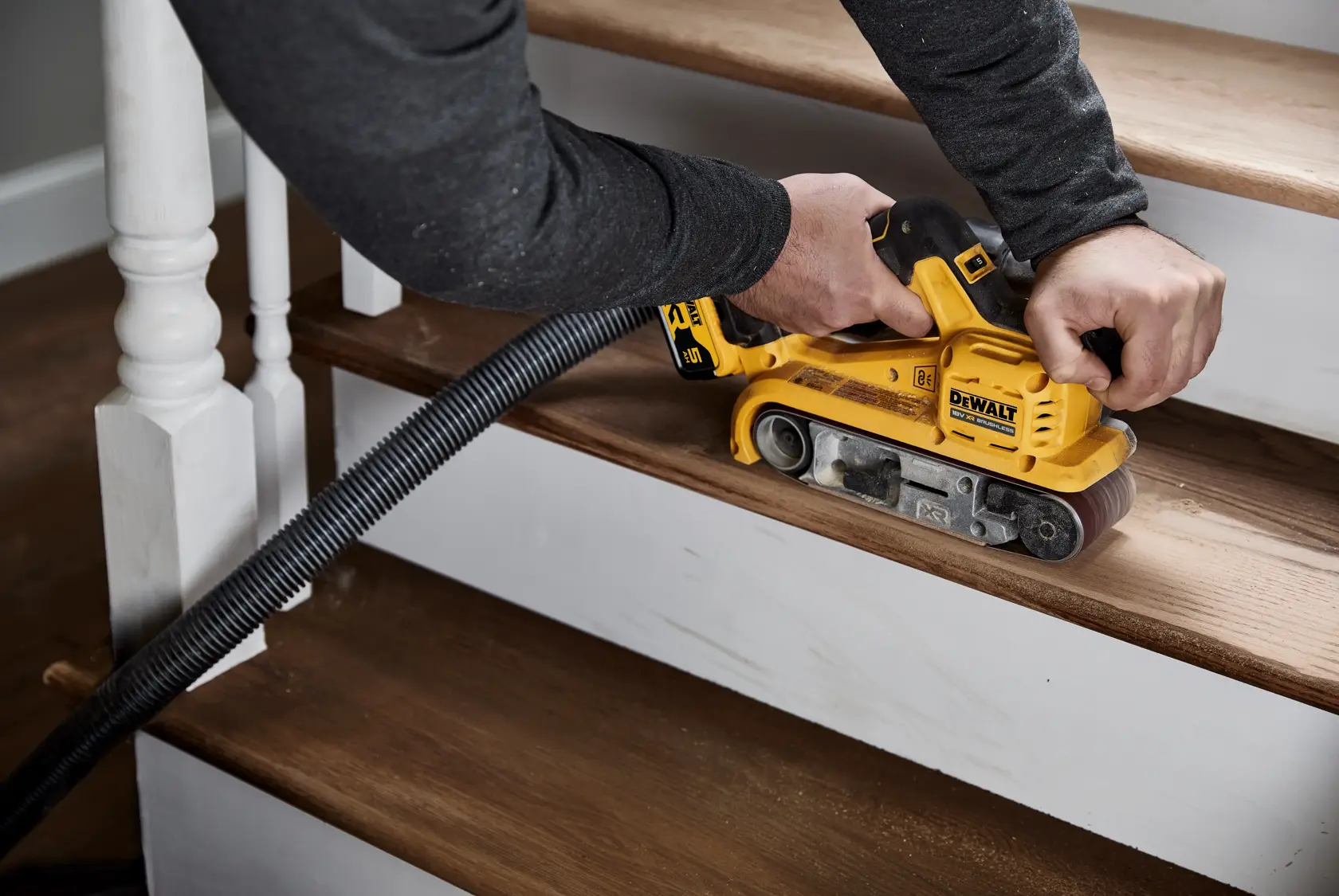18V XR® pásová bruska s bezuhlíkovým motorem - 2x 5Ah
