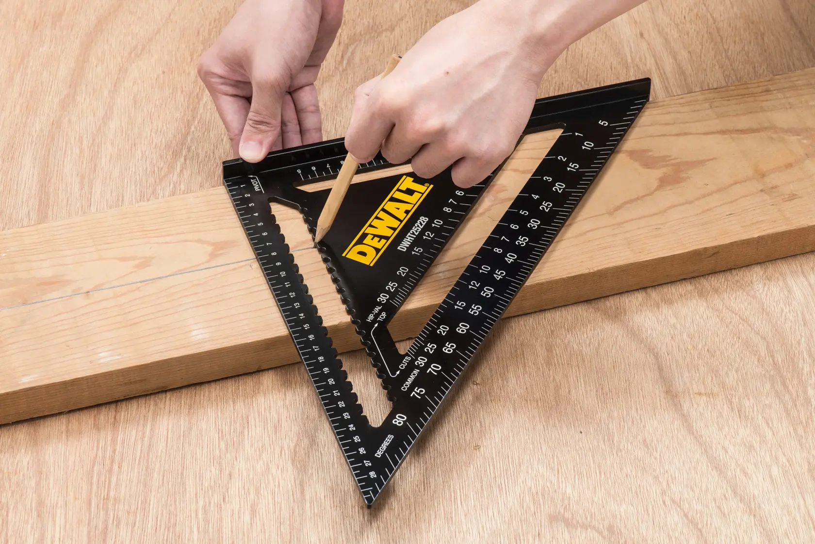 30CM VODÍTKO DEWALT S METRICKOU STUPNICÍ