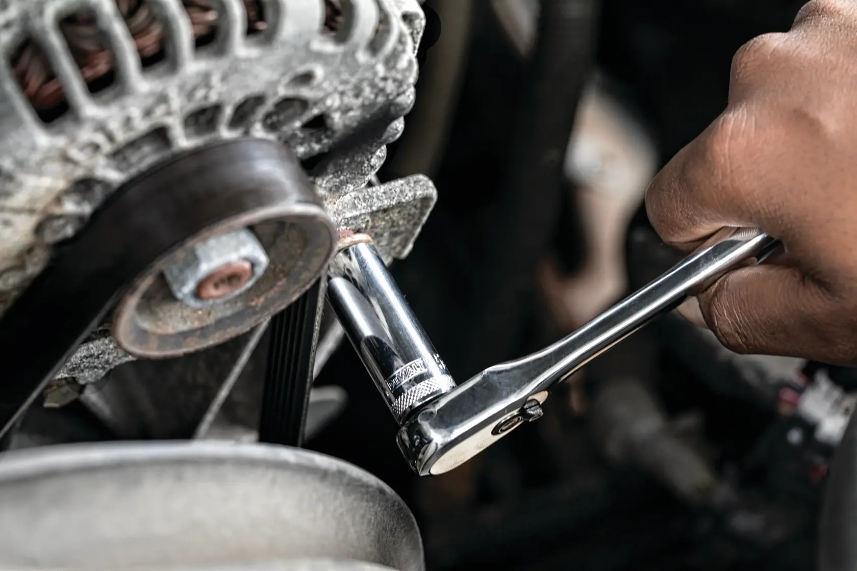 Sada 1/4" a 3/8" nástrojů pro mechaniky (84 ks)